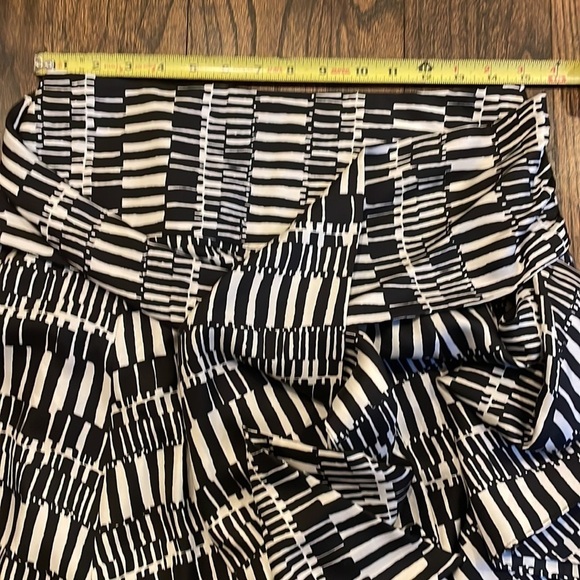 Club Monaco Silk  Black And White  Skirt - Picture 9 of 10